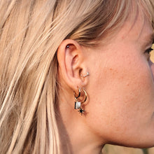 Load image into Gallery viewer, Simplicity Huggie