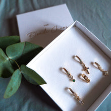 Load image into Gallery viewer, Jingle star huggie