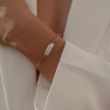 Load image into Gallery viewer, Pearl Paperclip Bracelet