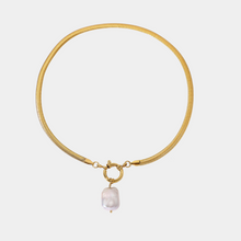 Load image into Gallery viewer, Snake Pearl Necklace